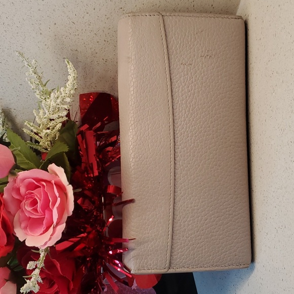 LOUIS VUITTON pebbled leather wallet - Picture 2 of 10